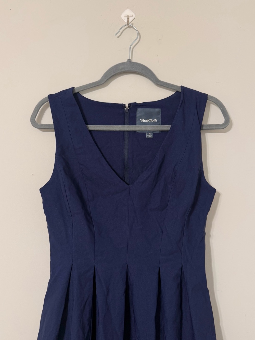 ModCloth Blue Pleated V-Neck sleeveless Dress - Picture 4 of 5